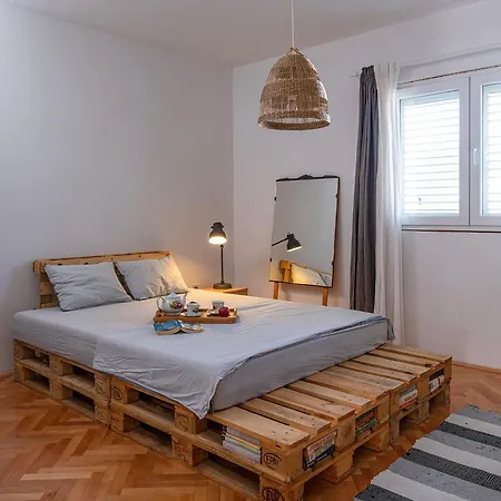 Sea View 2 Apartamento *